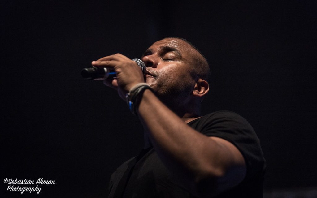 Fiesta - Fiesta är ett coverband från Göteborg som sedan 2011 spelat på flertalet festivaler, after ski, after beach, julbord, event, privatfester och företagsfester runt om i Sverige. Fiesta sätter publiken i fokus med högt tempo och med blandad repertoar skapar hög feststämning. Bandet levererar förutom underhållning alltid fullproduktion med ljud/ljus. Fiesta erbjuder helhetslösningar med allt ifrån middagsunderhållning/mingel, partyset och DJ resten av kvällen, allt går att kombinera helt utifrån ert behov och önskemål. 4 - Fiesta är ett coverband från Göteborg som sedan 2011 spelat på flertalet festivaler, after ski, after beach, julbord, event, privatfester och företagsfester runt om i Sverige. Fiesta sätter publiken i fokus med högt tempo och med blandad repertoar skapar hög feststämning. Bandet levererar förutom underhållning alltid fullproduktion med ljud/ljus. Fiesta erbjuder helhetslösningar med allt ifrån middagsunderhållning/mingel, partyset och DJ resten av kvällen, allt går att kombinera helt utifrån ert behov och önskemål.