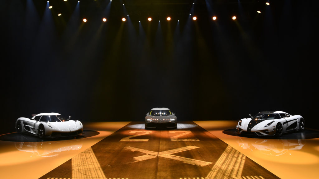 Koenigsegg 1 - Oavsett om du planerar en exklusiv produktlansering av en ny bilmodell eller en imponerande monter på ett bilexpo, ser vi till att varje detalj är optimerad för att framhäva din bils innovation, stil och prestanda. Med kreativ belysning som lyfter fram linjer och design, kraftfullt ljud som förstärker känslan av rörelse, och tekniska lösningar som imponerar, skapar vi en miljö som låter dina bilar ta centrum i rampljuset.