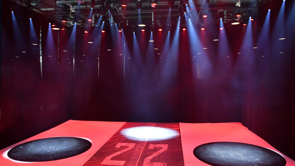 Koenigsegg 9 - Oavsett om du planerar en exklusiv produktlansering av en ny bilmodell eller en imponerande monter på ett bilexpo, ser vi till att varje detalj är optimerad för att framhäva din bils innovation, stil och prestanda. Med kreativ belysning som lyfter fram linjer och design, kraftfullt ljud som förstärker känslan av rörelse, och tekniska lösningar som imponerar, skapar vi en miljö som låter dina bilar ta centrum i rampljuset.