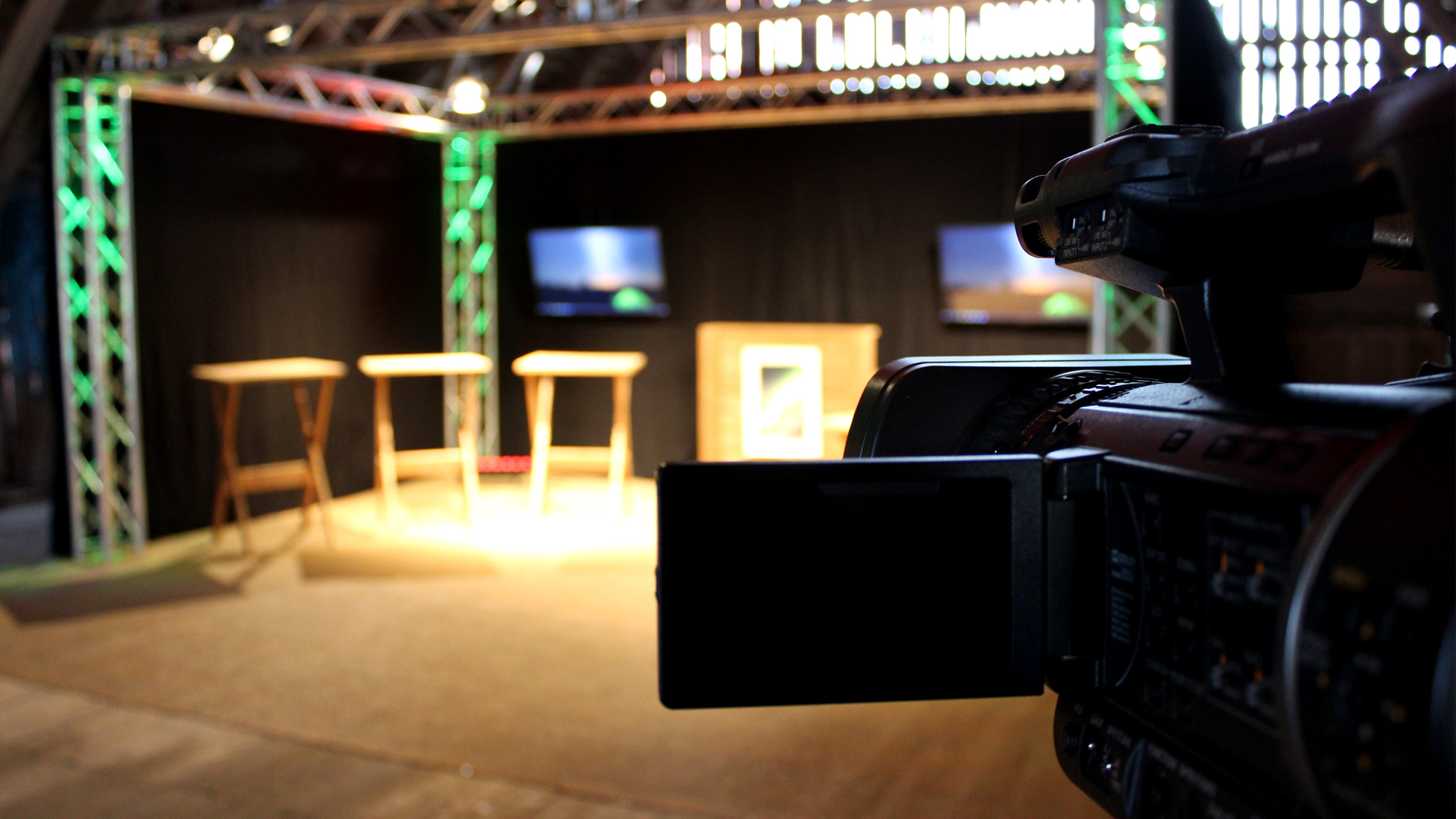 Fair Enough 3 1 - Nu har vi möjlighet att erbjuda Martin´s vassa Quantum profil. Denna extremt ljusstarka LED moving head profil kombinerar marknadens högsta kvalitet av vitt ljus med snabb, smidig och naturlig CMY färgblandning och mycket skarpa gobo projiceringar.