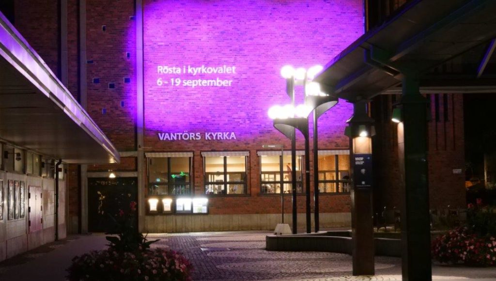Fasadbelysning Vantor 2 e1631614814958 - Tack Vantörs kyrka för förtroendet!