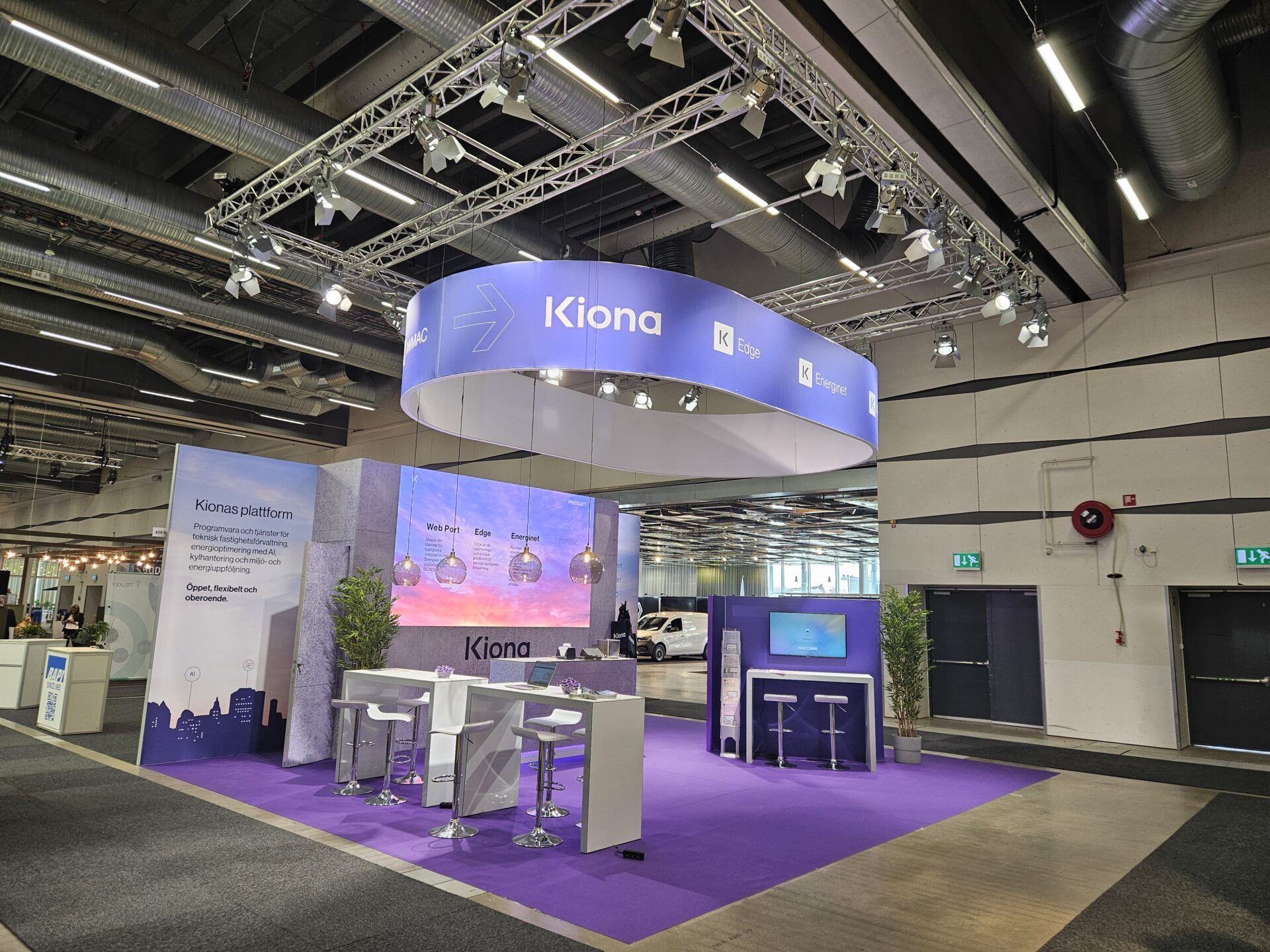 20240423 082842 - I vår hyrshop finns all typ av utrustning till din monter. Kontakta oss för att höra mer om hur vi kan hjälpa dig.