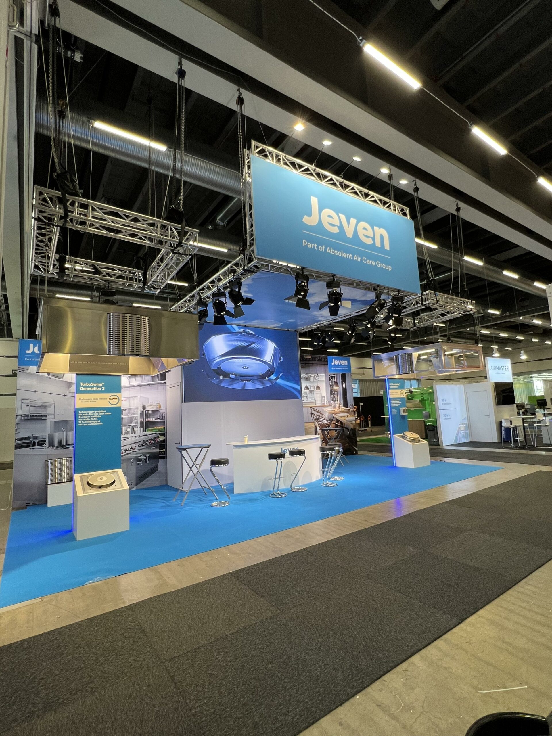 3 ZEN5Pzz scaled - I vår hyrshop finns all typ av utrustning till din monter. Kontakta oss för att höra mer om hur vi kan hjälpa dig.