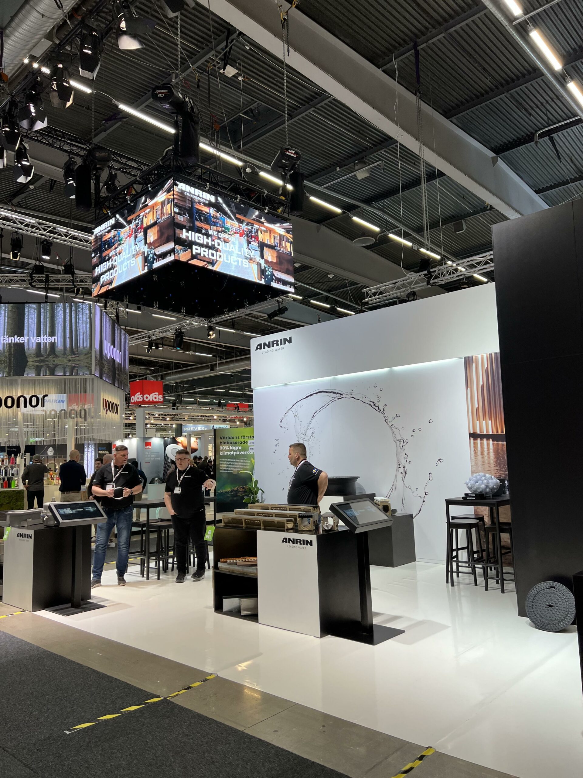 38 UoYDoIV scaled - I vår hyrshop finns all typ av utrustning till din monter. Kontakta oss för att höra mer om hur vi kan hjälpa dig.