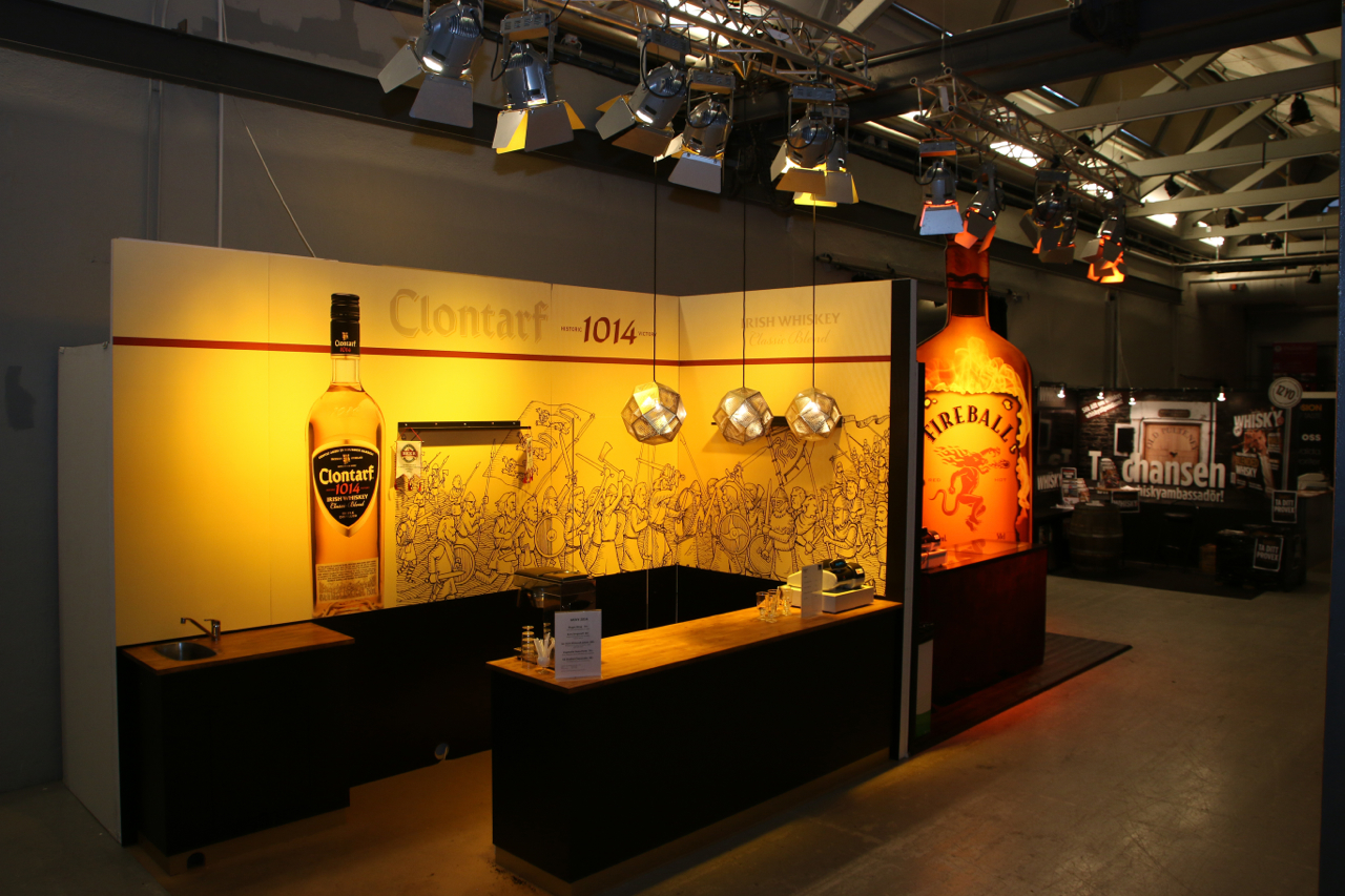 Beer Whiskey 2014 foto Johnny T ME3DIA 083 - I vår hyrshop finns all typ av utrustning till din monter. Kontakta oss för att höra mer om hur vi kan hjälpa dig.