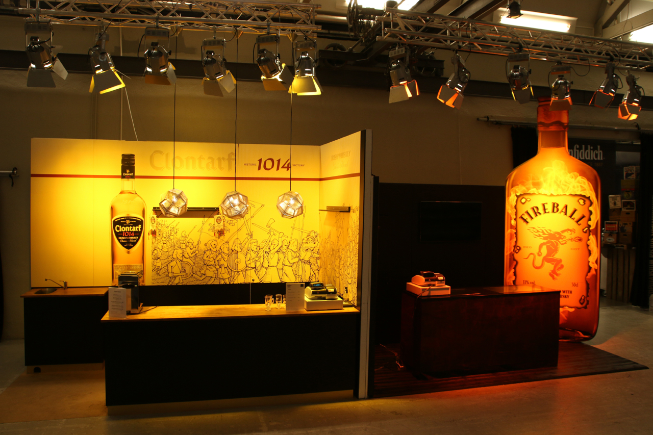 Beer Whiskey 2014 foto Johnny T ME3DIA 084 - I vår hyrshop finns all typ av utrustning till din monter. Kontakta oss för att höra mer om hur vi kan hjälpa dig.