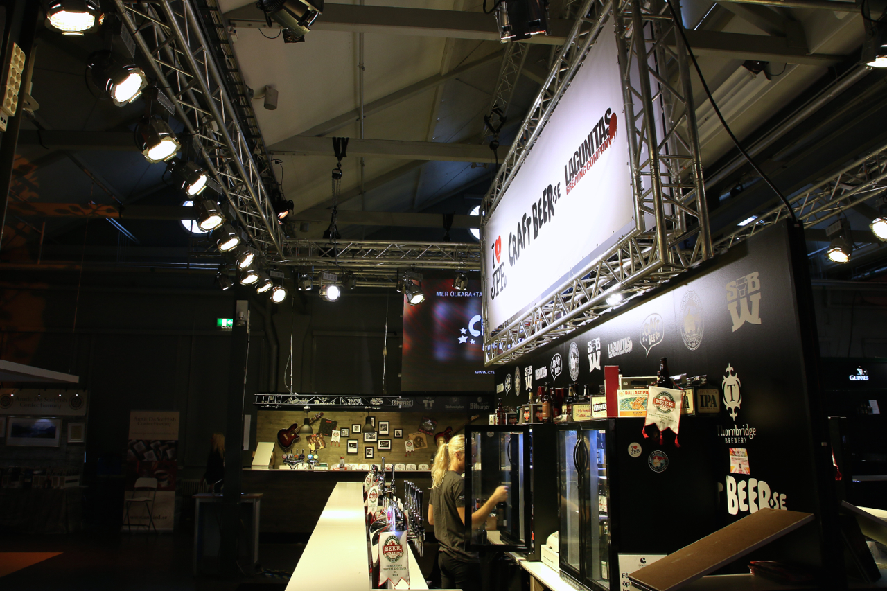 Beer Whiskey 2014 foto Johnny T ME3DIA 125 - I vår hyrshop finns all typ av utrustning till din monter. Kontakta oss för att höra mer om hur vi kan hjälpa dig.