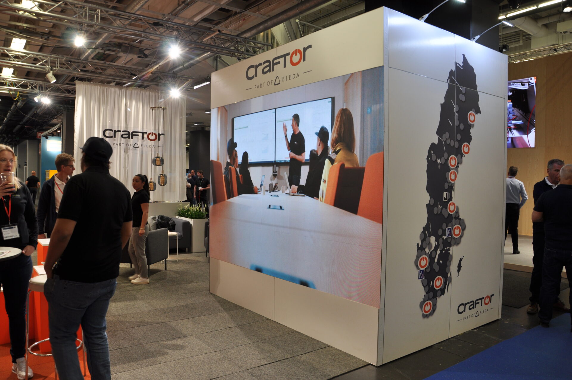 Elfack 2023 Craftor 2 - Elektrifiering och digitalisering är nyckelområden inom den pågående samhällsomställningen. Elfack är Skandinaviens viktigaste mässa inom detta område. Därför inte helt förvånande att det blir en hel del ganska avancerad utställar-teknik till montrarna på denna mässa.
