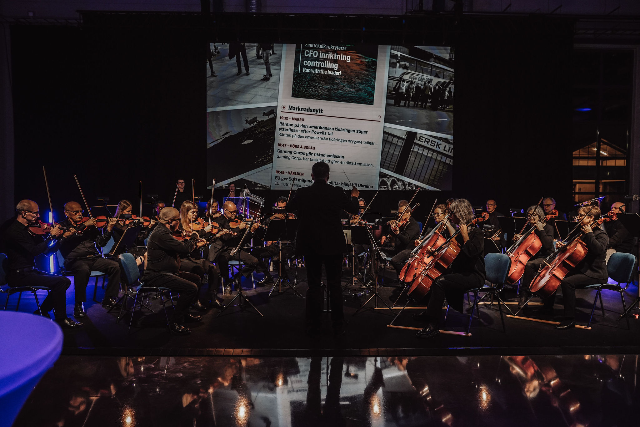 Eventkraft foretagsevent med Zinkteknik 1 - En bolagsstämma, eller årsstämma som det också kallas, kan arrangeras i många olika miljöer. Hos Eventkraft hittar du allt du behöver för att skapa en bra inramning oavsett vilken lokal det gäller. Vi har effektiva hjälpmedel för att  förmedla ett tydligt budskap under stämman – så att man ser och hör på bästa sätt. Vi är vana att jobba i allt från idrottsarenor, mässhallar, konferenslokaler, aulor och fabrikslokaler i dessa sammanhang.