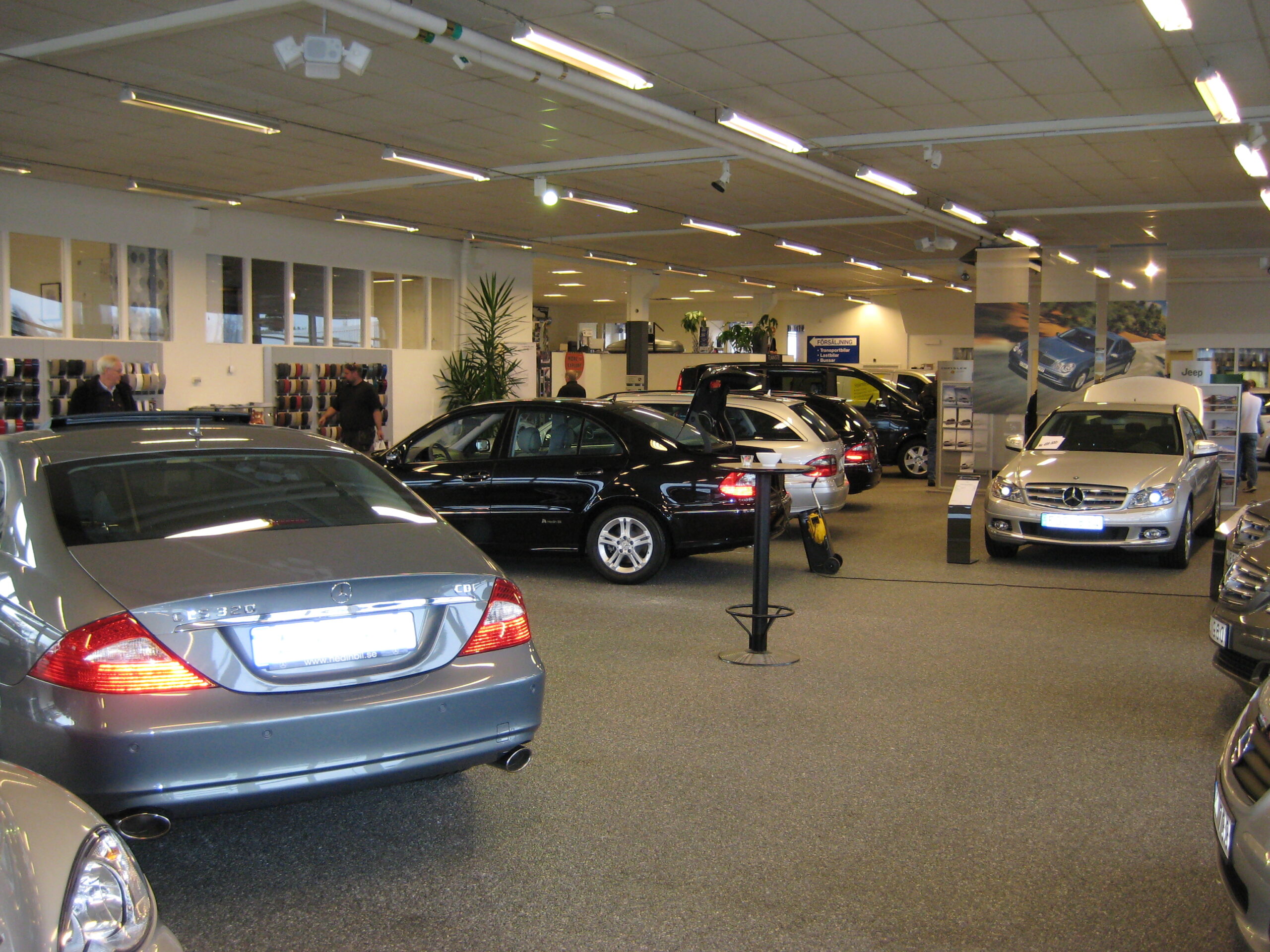 Installation - Eventkraft har många års erfarenhet inom installation av ljud & ljus, bildteknik m.m. Vi kan leverera optimala lösningar för både små och stora lokaler. Hedins bil Ljud-Installation