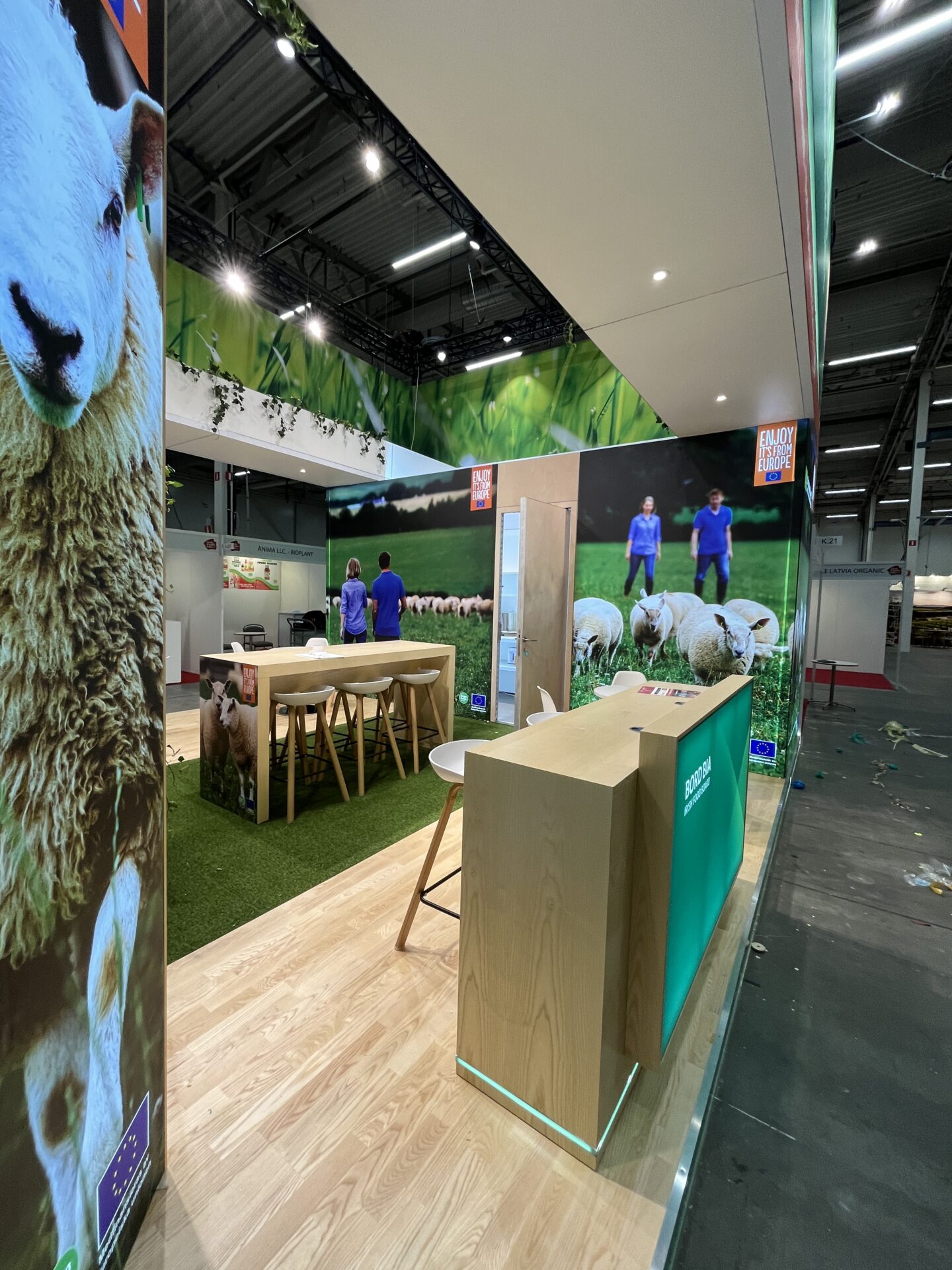 IMG 3522 - I vår hyrshop finns all typ av utrustning till din monter. Kontakta oss för att höra mer om hur vi kan hjälpa dig.