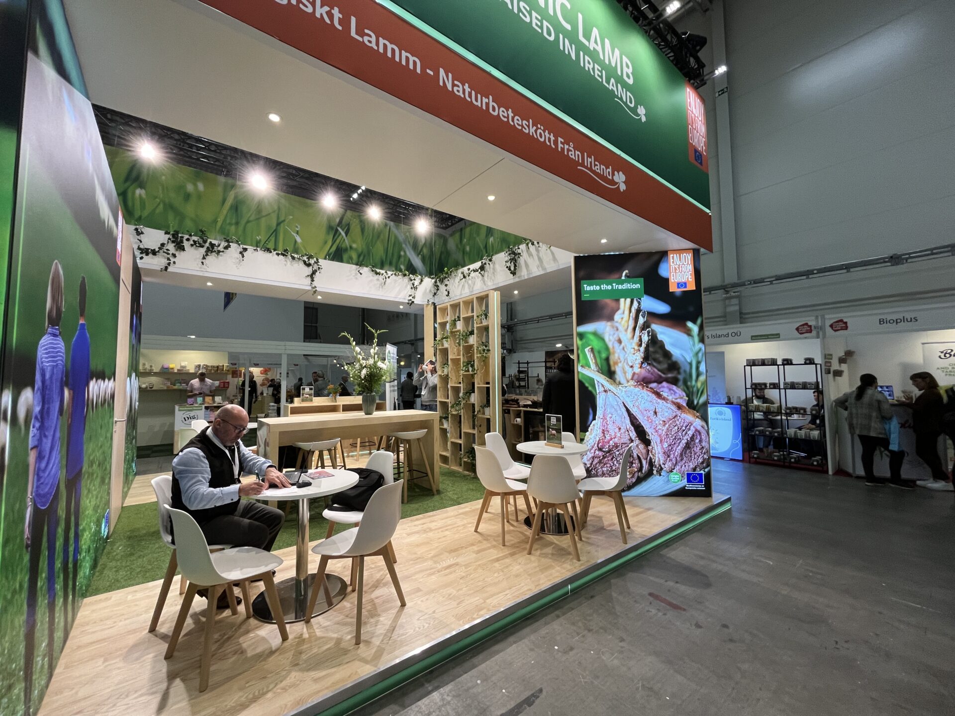 Stol - Vit/trä - Skandinavisk stil