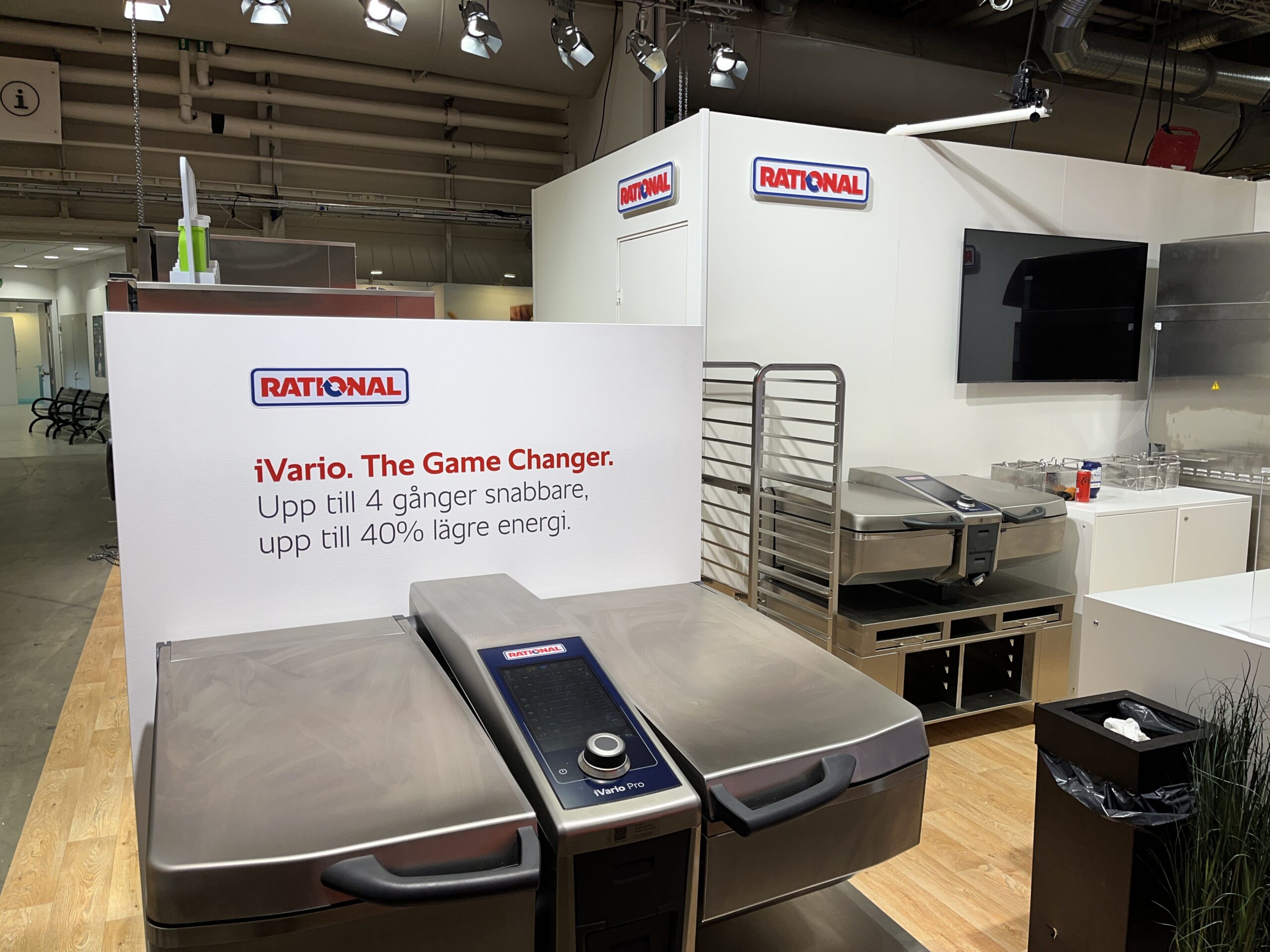 IMG 4226 scaled - I vår hyrshop finns all typ av utrustning till din monter. Kontakta oss för att höra mer om hur vi kan hjälpa dig.