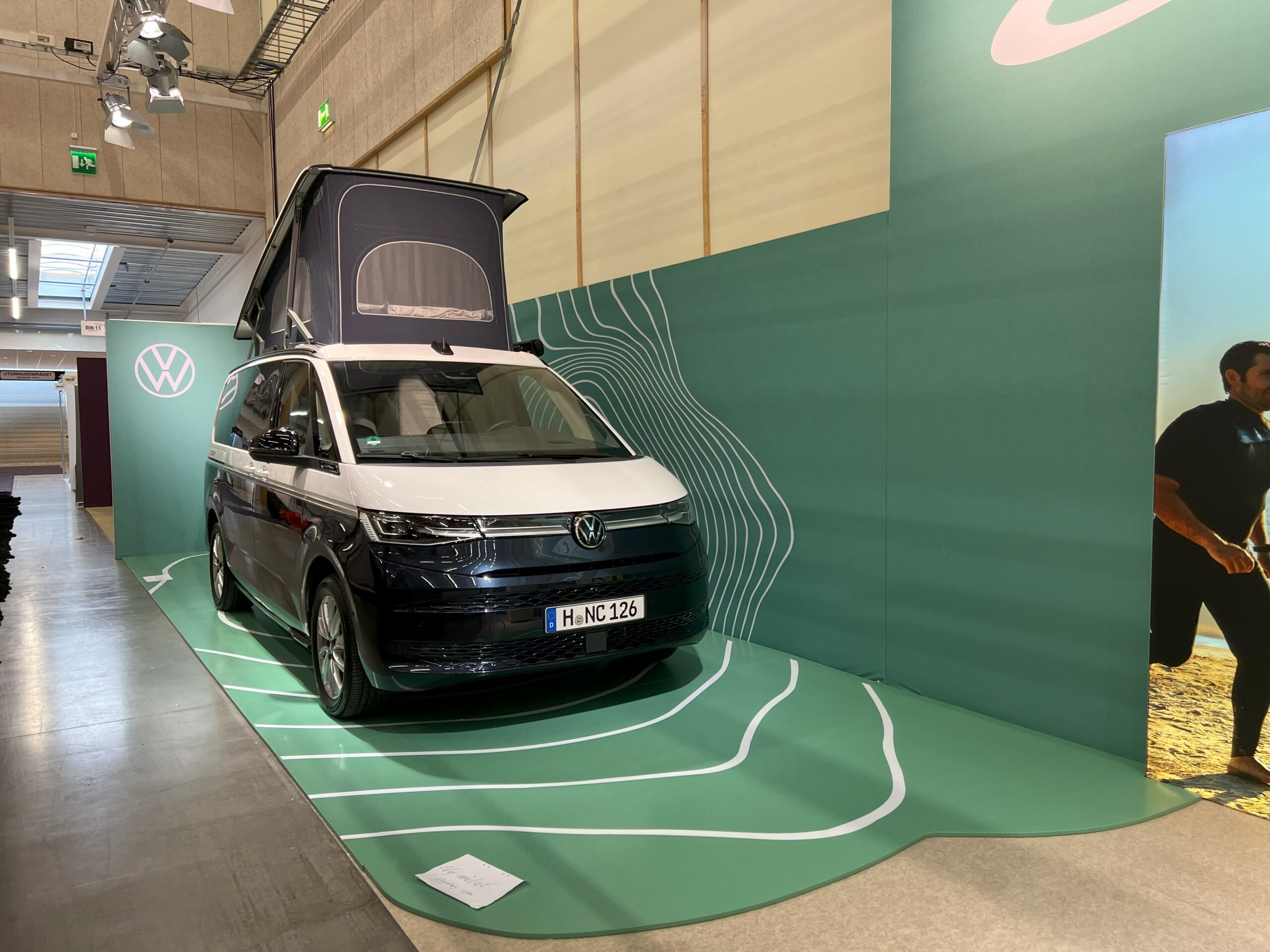 IMG 4919 jpg scaled - I vår hyrshop finns all typ av utrustning till din monter. Kontakta oss för att höra mer om hur vi kan hjälpa dig.