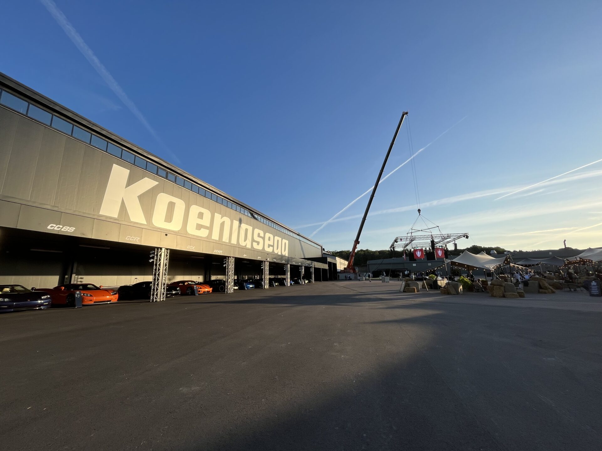 IMG 5330 - Eventkraft levererar tekniska lösningar, artister m.m. till Koenigseggs stora sommar-träff på flygfältet i Ängelholm.