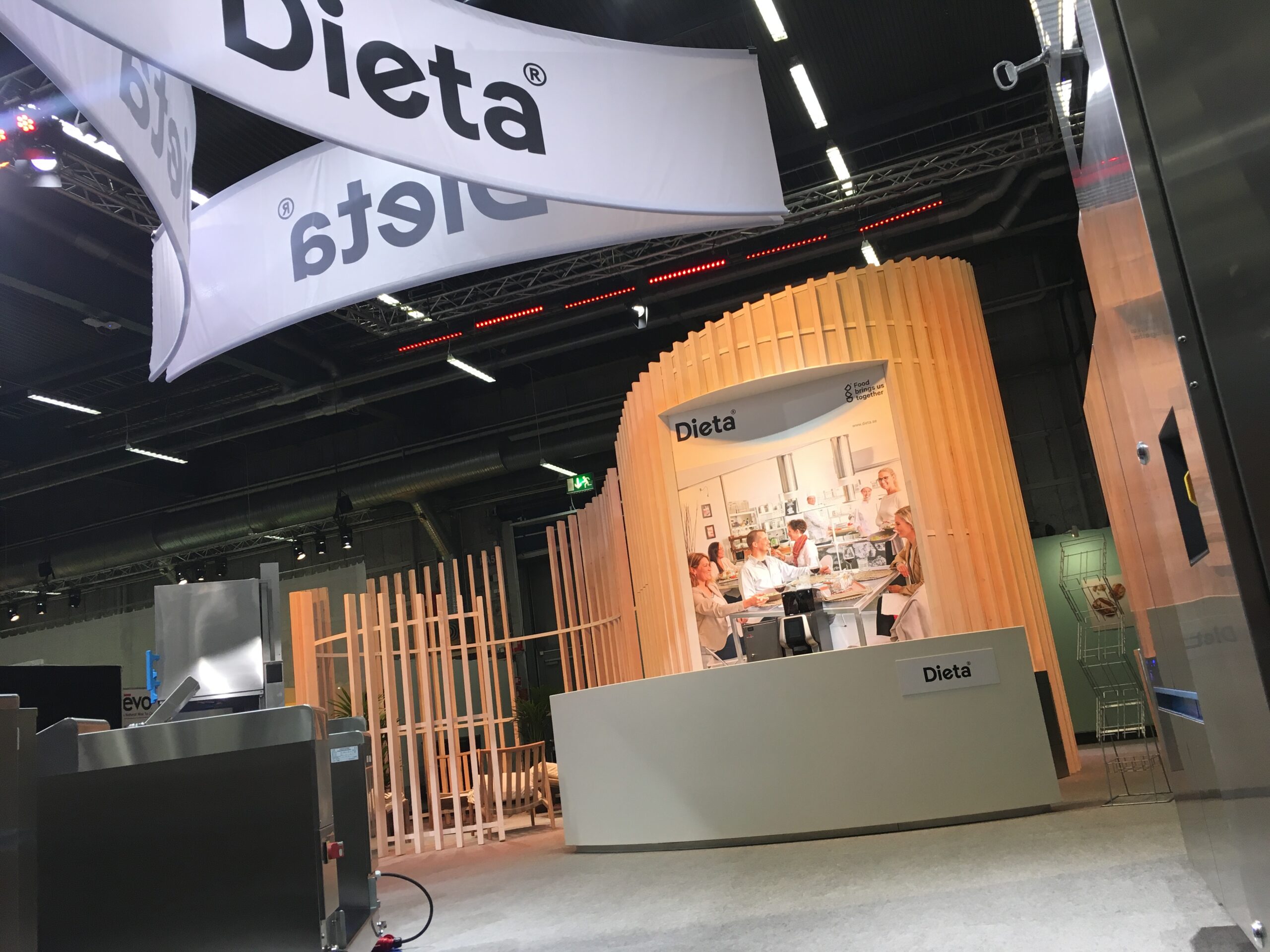 IMG 7706 scaled - I vår hyrshop finns all typ av utrustning till din monter. Kontakta oss för att höra mer om hur vi kan hjälpa dig.