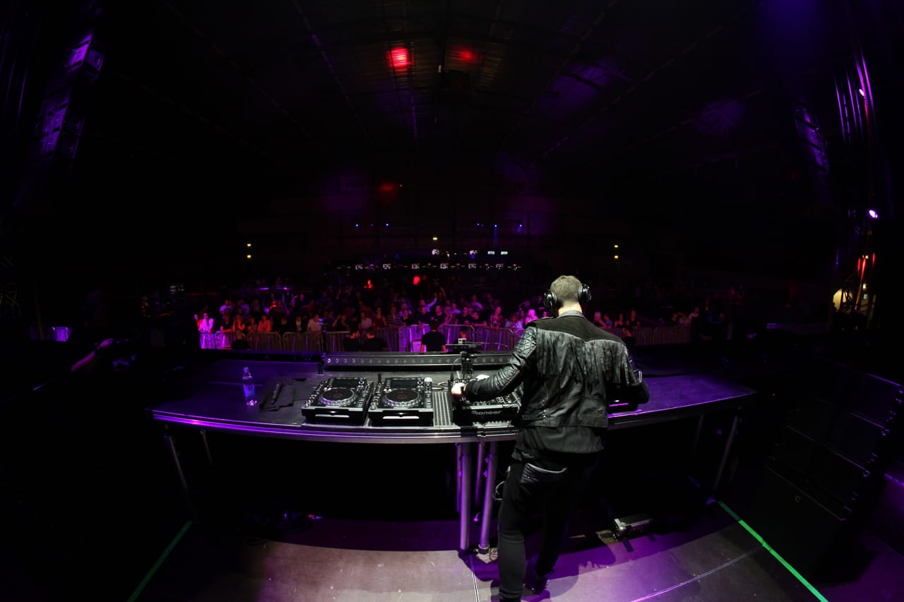 Insanity live 21 1 - En bolagsstämma, eller årsstämma som det också kallas, kan arrangeras i många olika miljöer. Hos Eventkraft hittar du allt du behöver för att skapa en bra inramning oavsett vilken lokal det gäller. Vi har effektiva hjälpmedel för att  förmedla ett tydligt budskap under stämman – så att man ser och hör på bästa sätt. Vi är vana att jobba i allt från idrottsarenor, mässhallar, konferenslokaler, aulor och fabrikslokaler i dessa sammanhang.