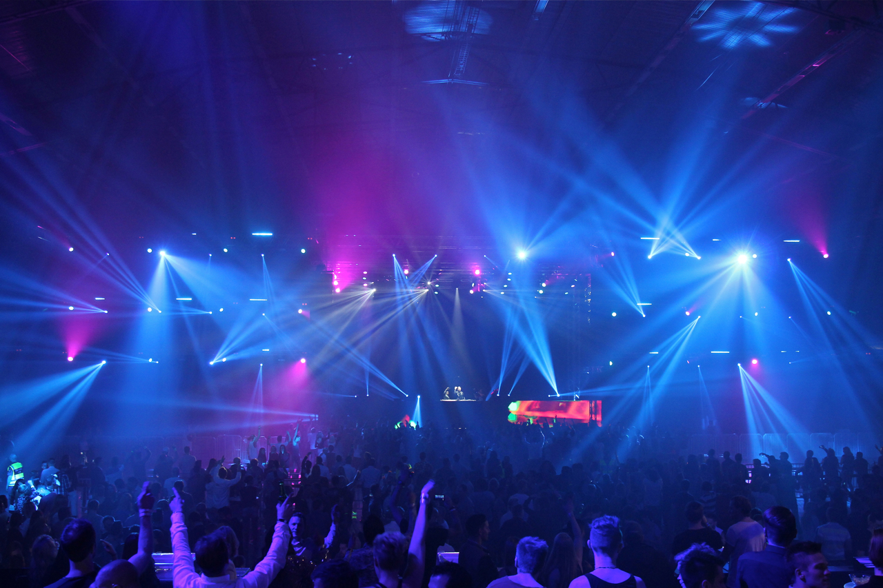 Insanity live 33 - Komplett teknisk uthyrning för festivaler – inomhus och utomhus. Vi hyr ut mobila scener i olika storlekar och all teknik du behöver för en lyckad festival: PA-system, monitorer, mixerbord, trådlösa mikrofoner, rörliga lampor, LED-skärmar, pyroteknik och mycket mer.