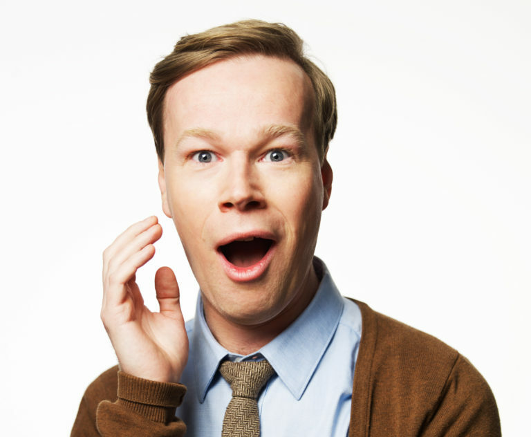 JohanG 561 2 768x1024 1 e1692620989787 - Börja gärna med att läsa igenom vår prisguide över vad man bör tänka på när man bokar artister och underhållning. För att få en ungefärlig uppfattning om vad olika sorters underhållning kan kosta i samband med ett event så presenterar vi olika typer av underhållning nedan. Vi har även sammanställt en lite förenklad prisguide över de mest vanliga formerna av underhållning. Kika gärna på denna och hör av dig med önskemål om underhållning i en prisklass som du känner passar för ditt event!