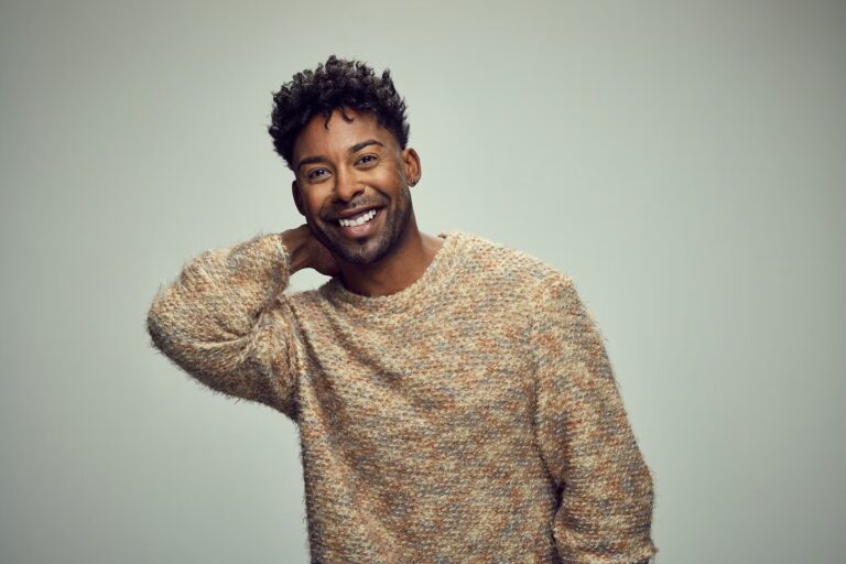 John Lundvik - Vi har band, shower och massor av annat som passar vid t.ex. fest, scen, konsert, event, festival, teater m.m. Vi har dessutom gjort grovjobbet åt dig och sållat fram det bästa ur gyttret som finns på nätet idag – så när du bokar genom oss har du garanterat bra, beprövad och prisvärd underhållning!