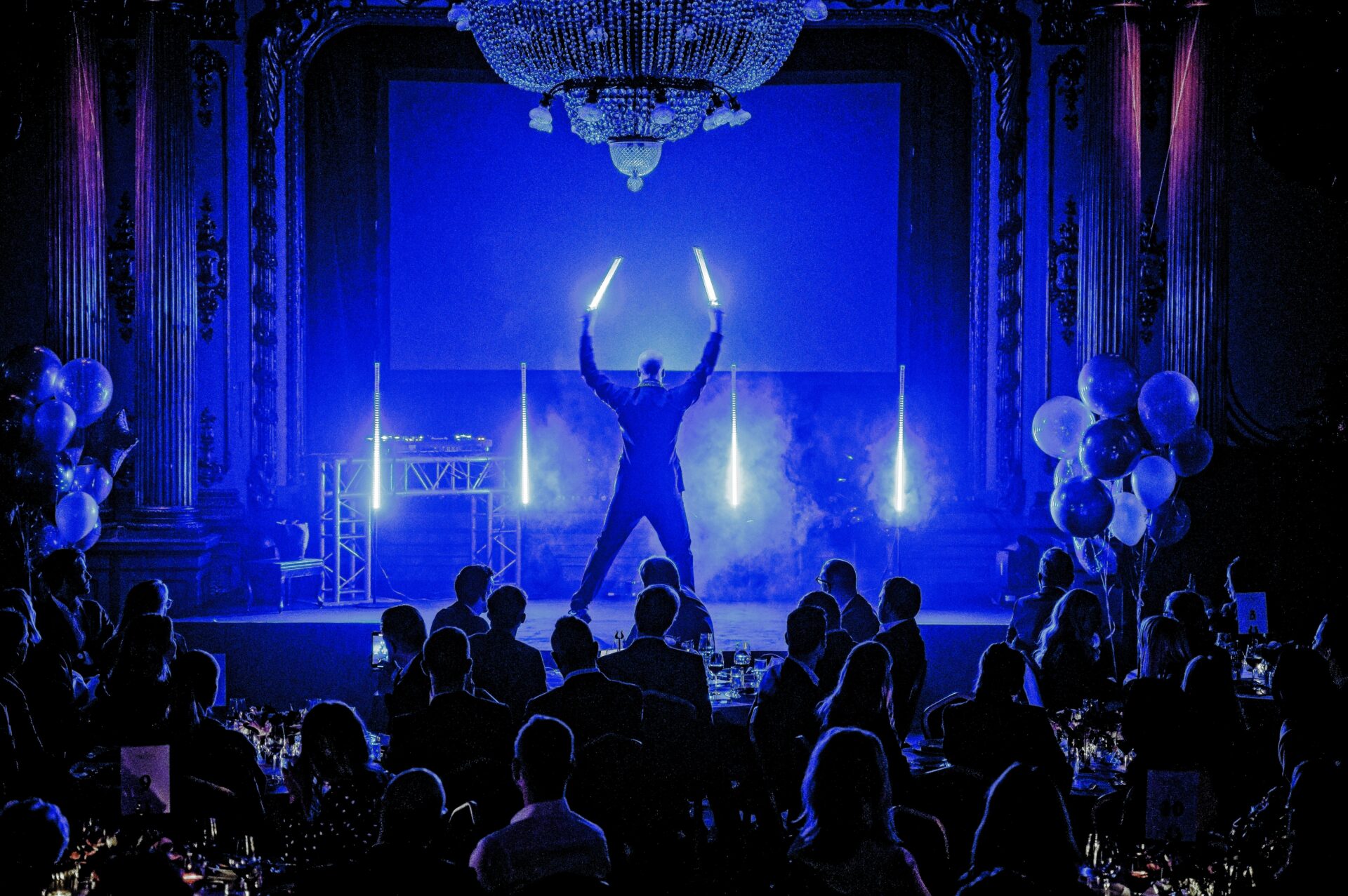 LED Pixelpoi 1 - IGNITED LED show är en unik ljusshow med artister som utnyttjar det senaste inom den banbrytande LED-tekniken.