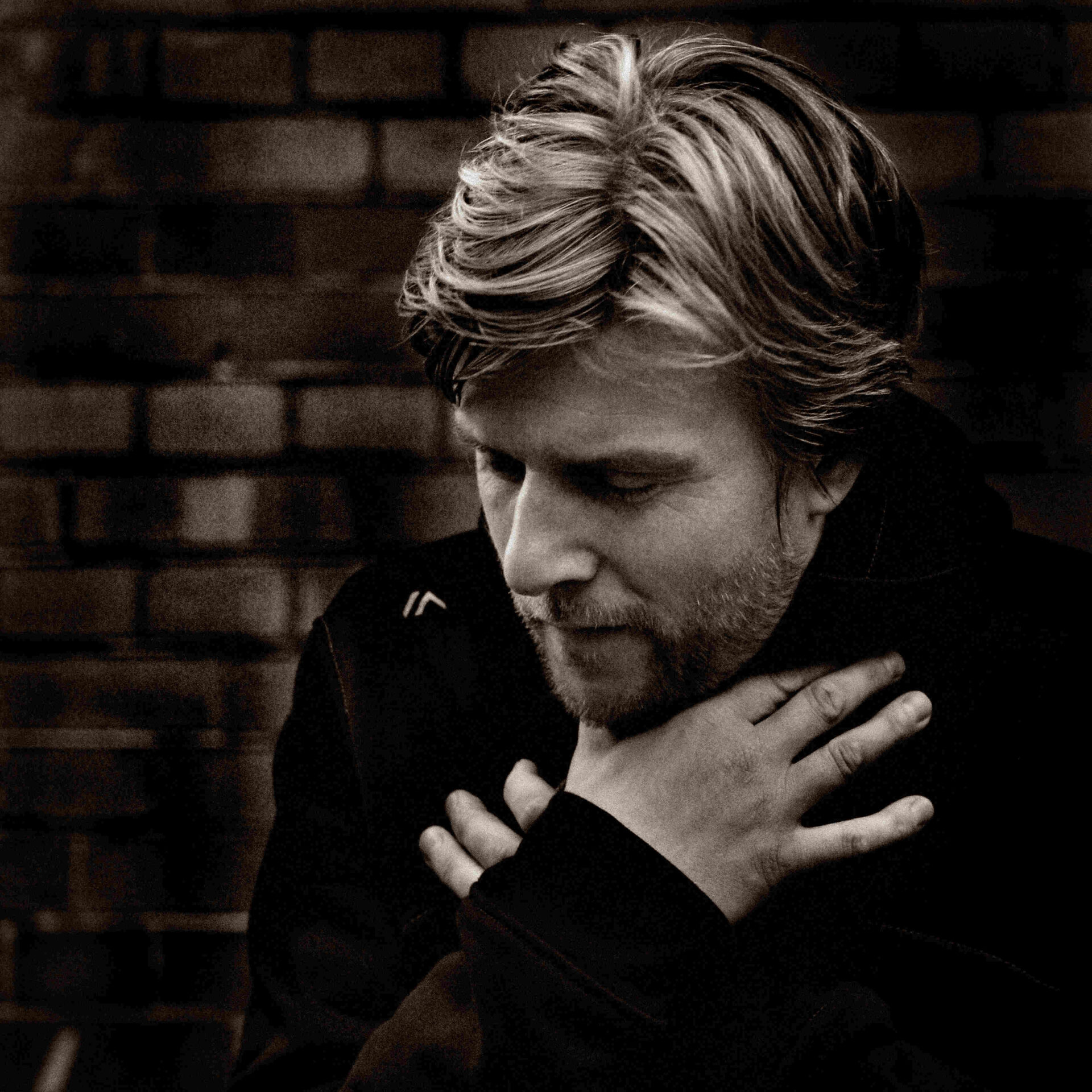 Magnus Lang Trubadur med bakrunder 2 - Magnus Lang har arbetat som trubadur/musikunderhållare sedan 1995!