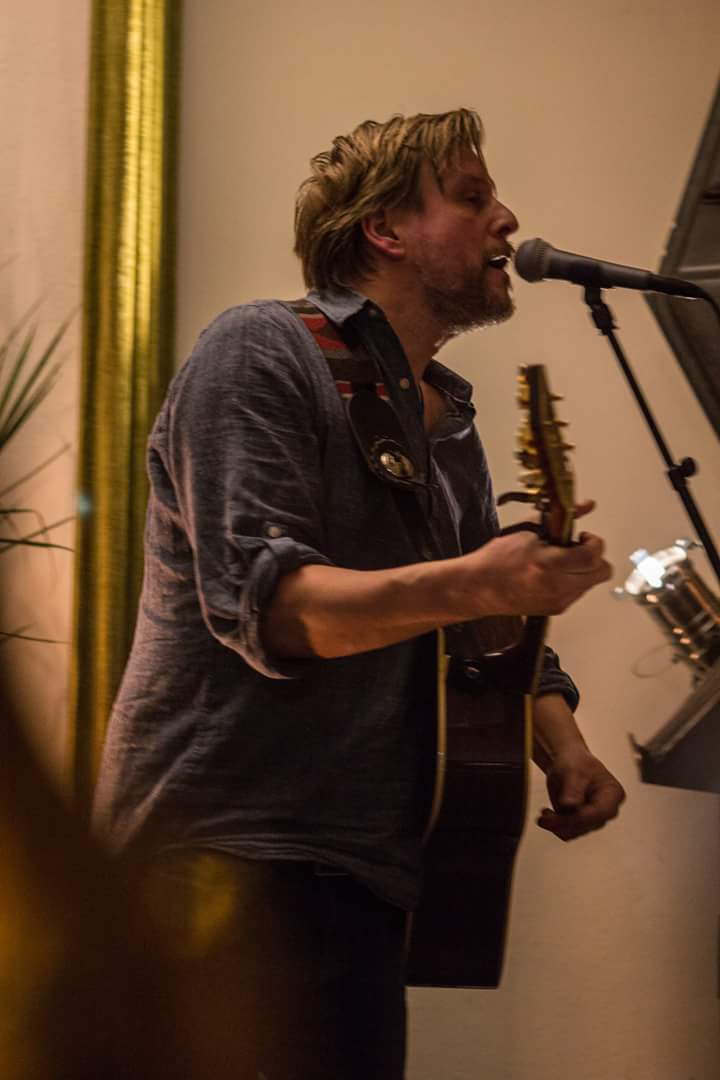 Magnus Lang Trubadur med bakrunder 5 - Sveriges största Motowngrupp The Fantastic Four lämnar ingen oberörd med sitt unika uppträdande. På scen framförs dom bästa låtarna från 50- och 60-talet, igenkänningsfaktorn är total, spontandans och allsång är ofta en ingrediens i föreställningen. Alla som ser dem blir imponerade av de klassiska fingerknäppen, dansstegen och kläderna som har studerats in i minsta detalj.