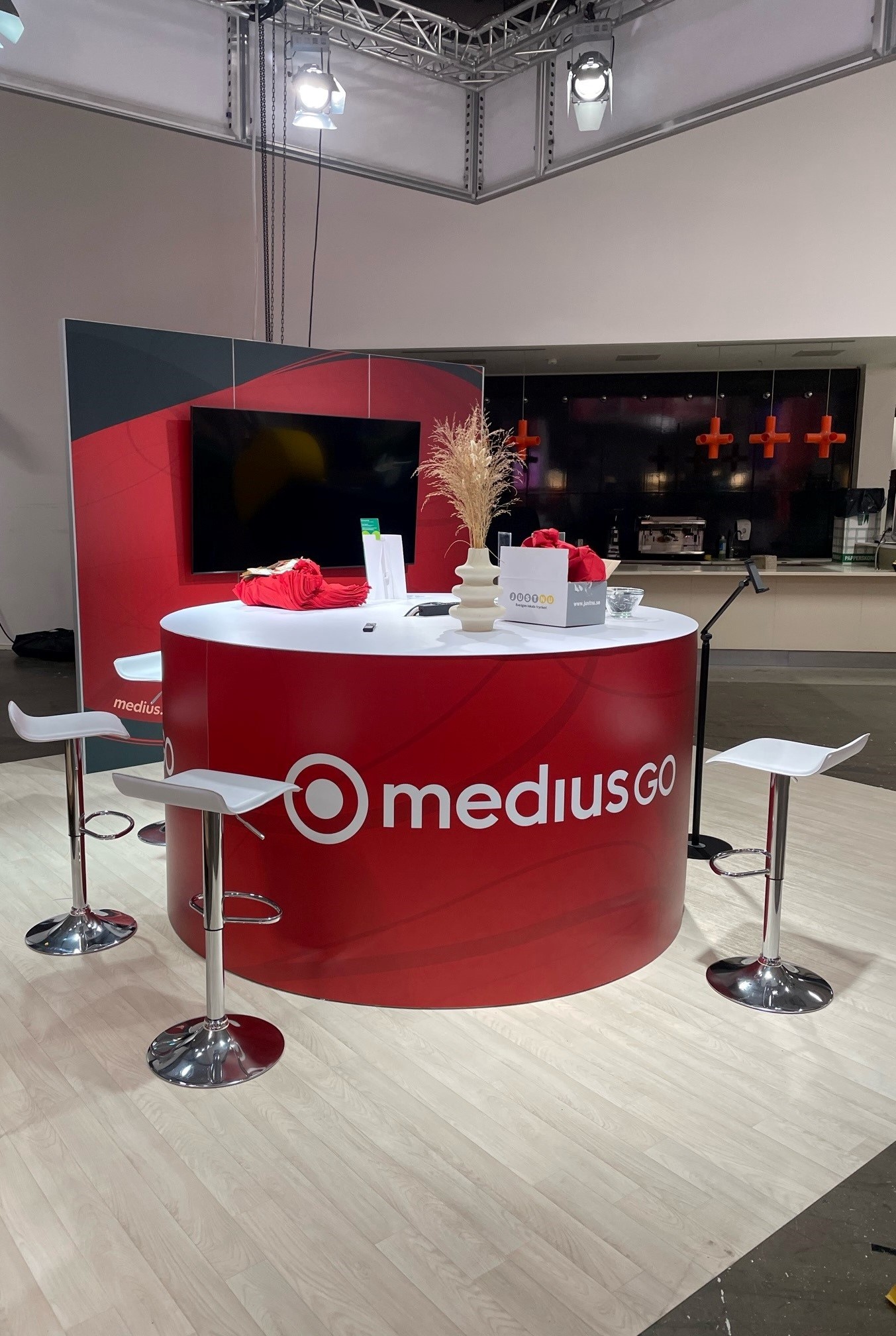 Medius beMatrix takskylt rund disk 3 cut - I vår hyrshop finns all typ av utrustning till din monter. Kontakta oss för att höra mer om hur vi kan hjälpa dig.