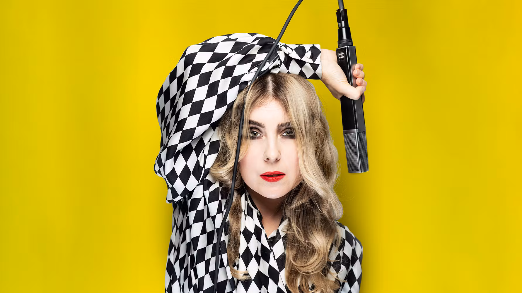 Miss Li - Discjockey, Deejay eller DJ – Kärt barn har många namn och oavsett om Du föredrar att kalla Ditt event för dans, klubb, fest, konsert, party, bröllop eller festival, så har vi kontaktnätet för att kunna boka rätt sorts discjockey som sköter musiken.