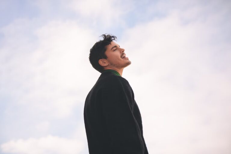 Oscar Zia - Vi har band, shower och massor av annat som passar vid t.ex. fest, scen, konsert, event, festival, teater m.m. Vi har dessutom gjort grovjobbet åt dig och sållat fram det bästa ur gyttret som finns på nätet idag – så när du bokar genom oss har du garanterat bra, beprövad och prisvärd underhållning!
