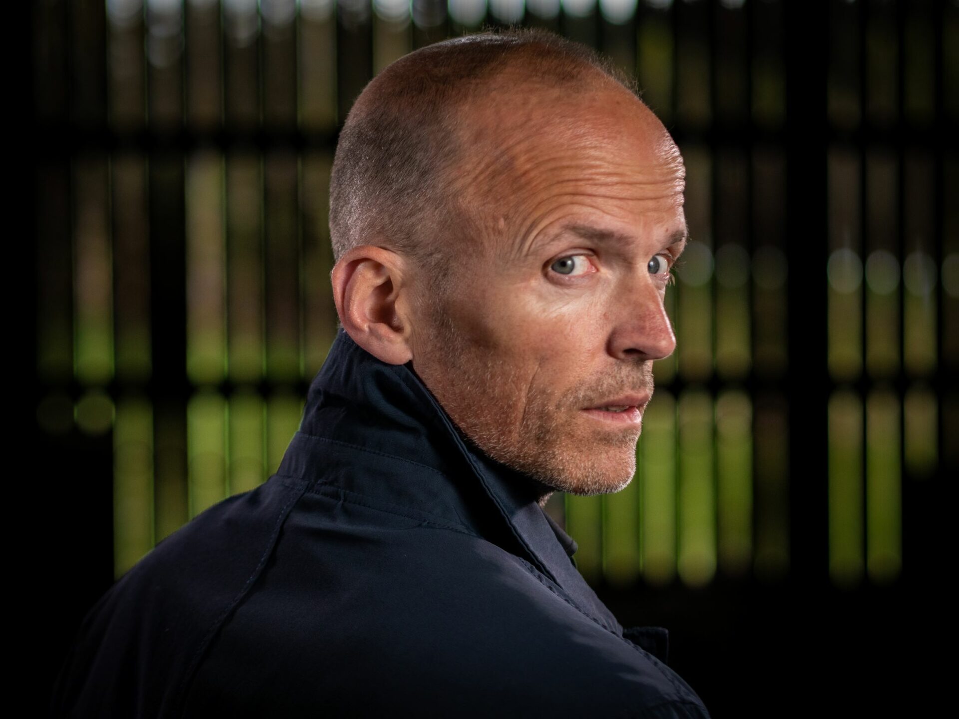 Robert Twamley - Frank Sinatra Tribute Show - Det har gått 25 år sedan Frank Sinatra dog och nu tar den irländska sångaren Robert Twamley sin Frank Sinatra Tribute Show runt om i Sverige! Det har varit hans livslånga ambition att få ge oss sin tolkning av The Great American Songbook. Särskilt de sånger som gjorde Sinatra känd. Med en bakgrund inom Americana och Country har Robert alltid beundrat mannen som också är känd som "Chairman of the Board". Robert Twamley 2 - Det har gått 25 år sedan Frank Sinatra dog och nu tar den irländska sångaren Robert Twamley sin Frank Sinatra Tribute Show runt om i Sverige! Det har varit hans livslånga ambition att få ge oss sin tolkning av The Great American Songbook. Särskilt de sånger som gjorde Sinatra känd. Med en bakgrund inom Americana och Country har Robert alltid beundrat mannen som också är känd som "Chairman of the Board".