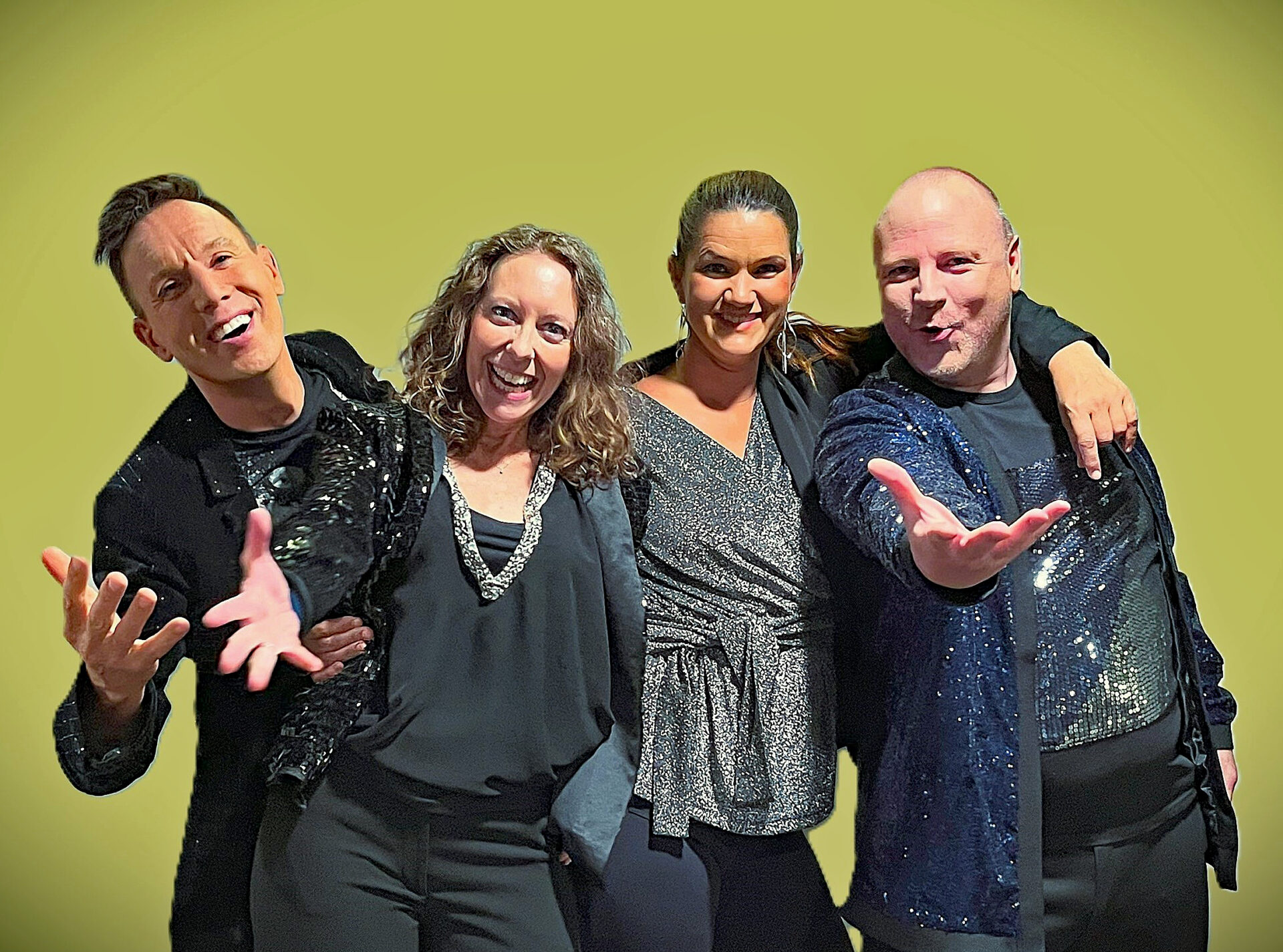 Showverket - Showverket är en showgrupp som har specialiserat sig på att skräddarsy underhållning som ett unikt program till festen. Om Du alltså behöver en ”egen” show som handlar om just Dig eller Dina festdeltagare/kunder, så har Du den rätta medicinen framför ögonen just nu! Ensemblen har funnits sedan 2000 och uppträtt på oräkneliga företagsfester. De skriver alltid nya sångtexter inför varje uppdrag, vilket gör varje show 100% unik! Att de sedan dessutom lyckas få publiken att vrida sig av skratt är en trevlig bonus på köpet. showverket