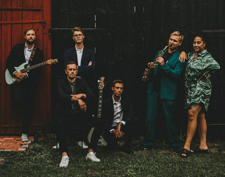 The Soul Unit Bild 2 - Eventkraft hjälper gärna till vid arrangemang av bröllopsfester. Inte nog med att vi bokar artister och underhållning som kan bidra till en minnesvärd fest, vi har även en stor mängd utrustning som kan hyras för att förbättra festens förutsättningar.