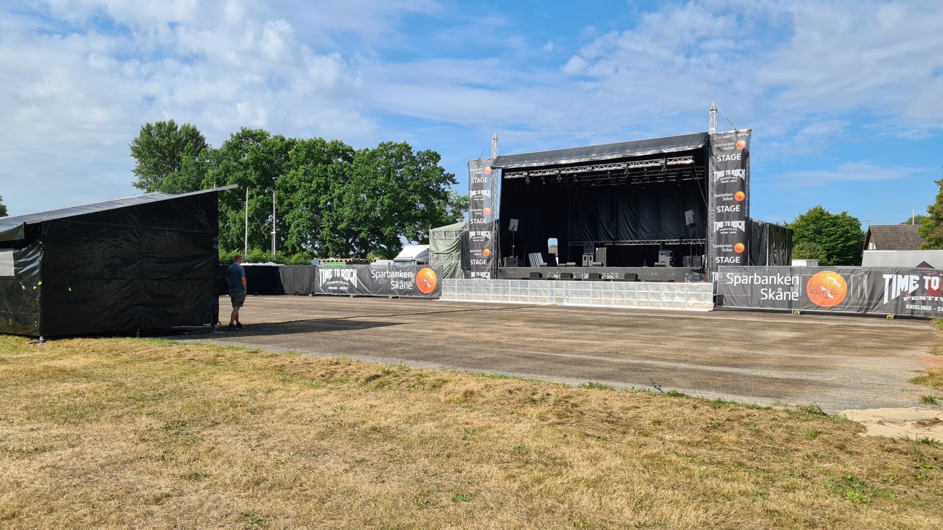 TimeToRock 1 1 - Time to Rock är en mysig och lagom stor festival för hårdrocksälskande publik i södra Sverige. I det lilla samhället Knisslinge samlas ca 4-5000 fans och entusiaster för att njuta av bra musik under tre dagar under den första helgen i Augusti.