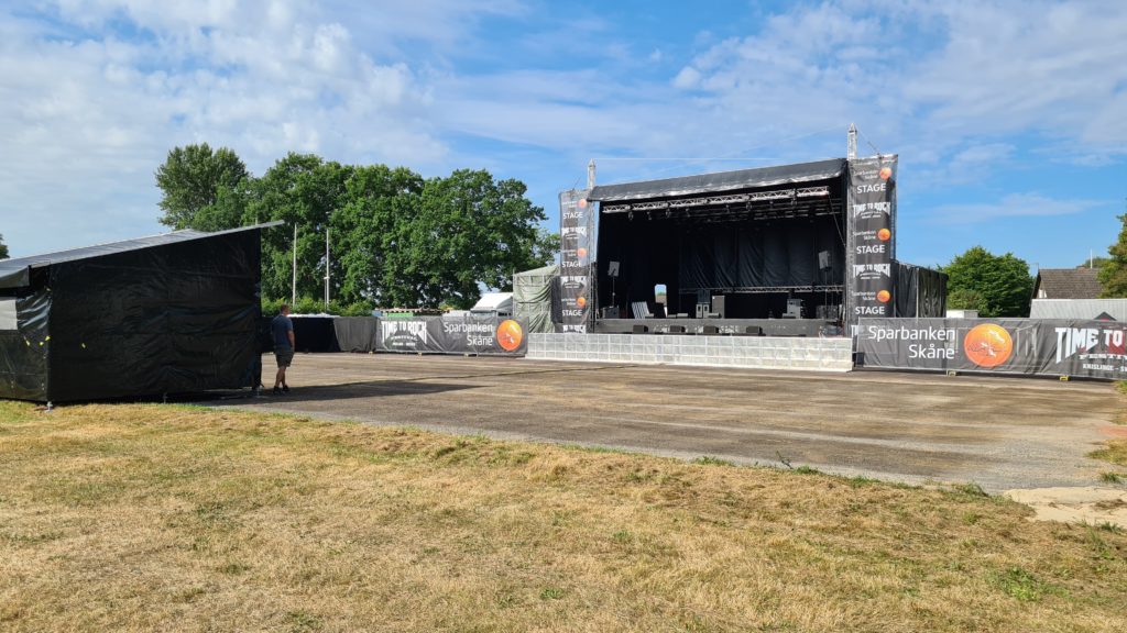 TimeToRock 1 1024x576 1 - Time to Rock är en mysig och lagom stor festival för hårdrocksälskande publik i södra Sverige. I det lilla samhället Knisslinge samlas ca 4-5000 fans och entusiaster för att njuta av bra musik under tre dagar under den första helgen i Augusti.