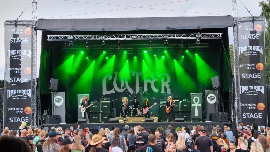 TimeToRock2 1024x576 2 - En bolagsstämma, eller årsstämma som det också kallas, kan arrangeras i många olika miljöer. Hos Eventkraft hittar du allt du behöver för att skapa en bra inramning oavsett vilken lokal det gäller. Vi har effektiva hjälpmedel för att  förmedla ett tydligt budskap under stämman – så att man ser och hör på bästa sätt. Vi är vana att jobba i allt från idrottsarenor, mässhallar, konferenslokaler, aulor och fabrikslokaler i dessa sammanhang.