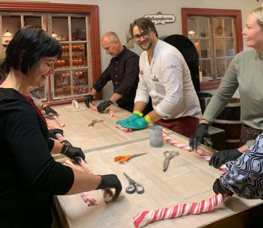 baka polkagrisar i granna - En särskilt populär aktivitet för företag med verksamhet på flera orter. Pittoreska Grännas geografiska placering är den perfekta mötesplatsen mellan Stockholm, Göteborg och Malmö.