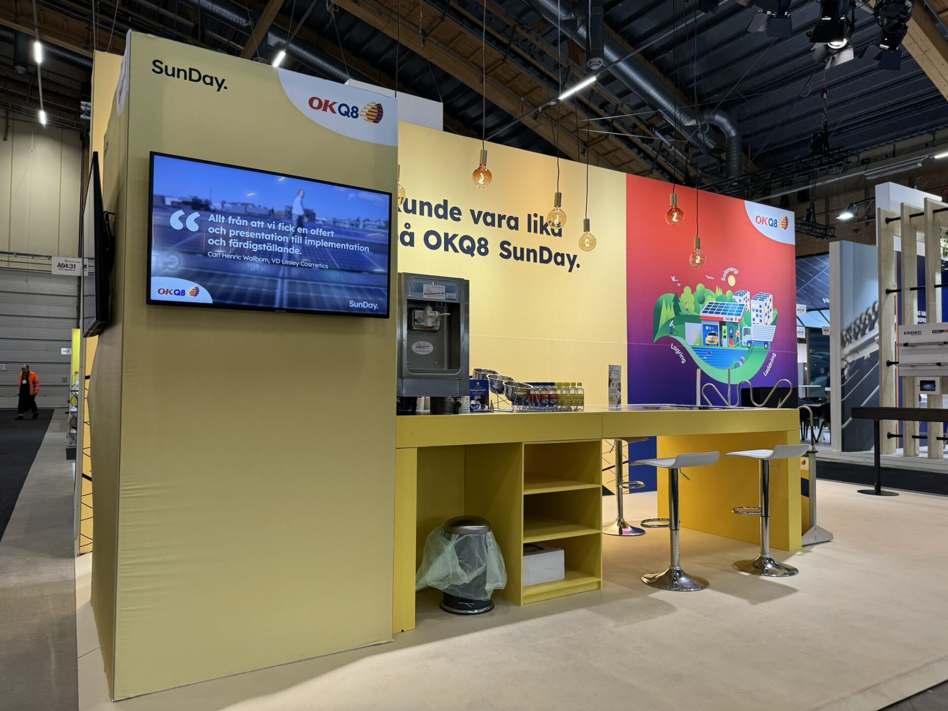 Premiär för Elmia Solar - Den tekniska utvecklingen inom solenergi och grön teknik har tagit stora steg den senaste tiden och Eventkraft fick nyligen förmånen att hjälpa flera utställare med monterteknik på mässan Elmia Solar. elmia solar