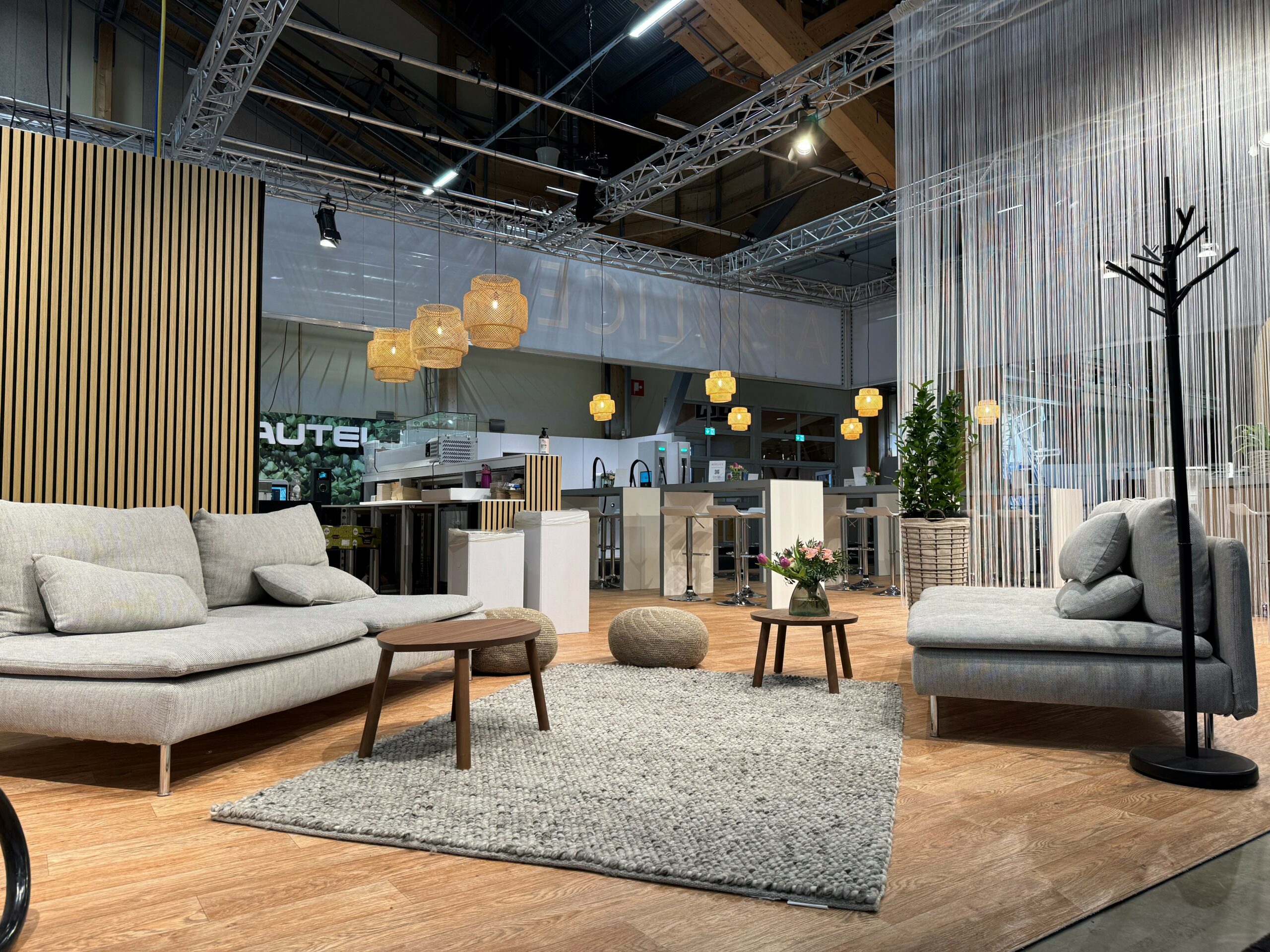 elmia solar aprilice scaled - Den tekniska utvecklingen inom solenergi och grön teknik har tagit stora steg den senaste tiden och Eventkraft fick nyligen förmånen att hjälpa flera utställare med monterteknik på mässan Elmia Solar.