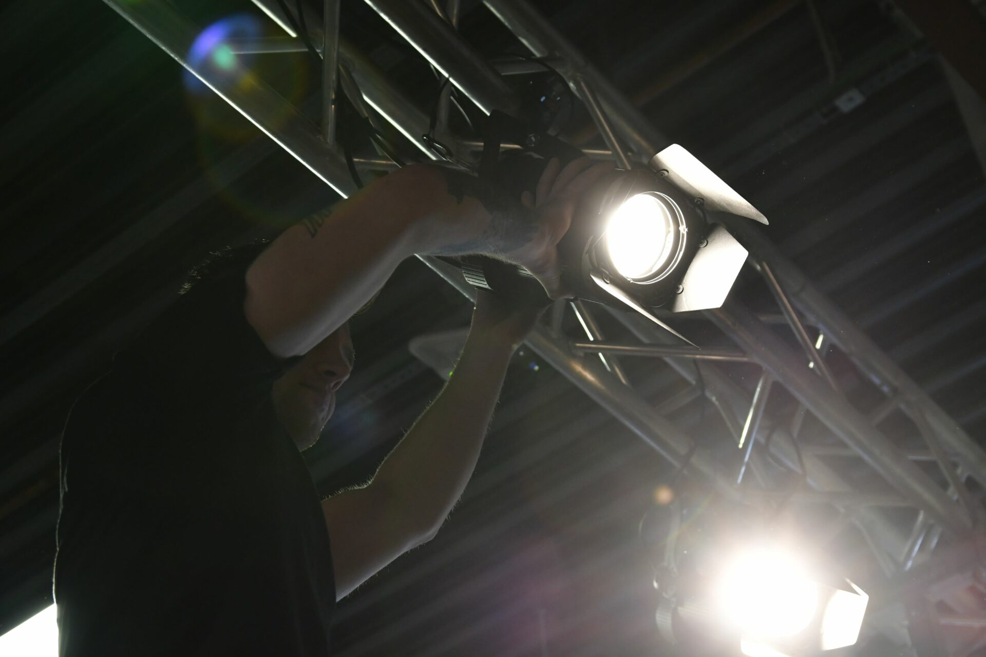 Kontakt - Söker du kontaktuppgifter till någon särskild av våra medarbetare, klicka på knappen nedan! eventkraft tross belysning 1 - Söker du kontaktuppgifter till någon särskild av våra medarbetare, klicka på knappen nedan!