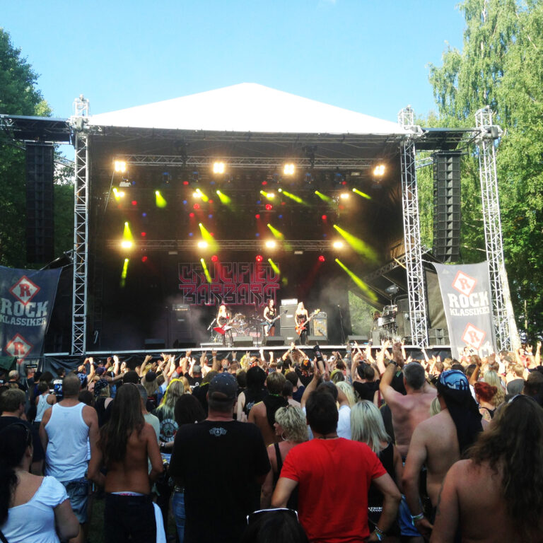 festival - Vi tar gärna ansvar för helhetslösningar och våra dedikerade projektledare kan hålla i allt från bokningar, tillstånd och logistik till körschema, personal och konstnärlig utformning. Det går också bra att anlita oss för utvalda delar. Här nedan finns exempel på event där vi varit anlitade med helt eller delat ansvar.