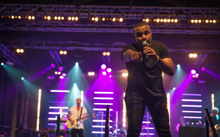 fiesta - Börja gärna med att läsa igenom vår prisguide över vad man bör tänka på när man bokar artister och underhållning. För att få en ungefärlig uppfattning om vad olika sorters underhållning kan kosta i samband med ett event så presenterar vi olika typer av underhållning nedan. Vi har även sammanställt en lite förenklad prisguide över de mest vanliga formerna av underhållning. Kika gärna på denna och hör av dig med önskemål om underhållning i en prisklass som du känner passar för ditt event!