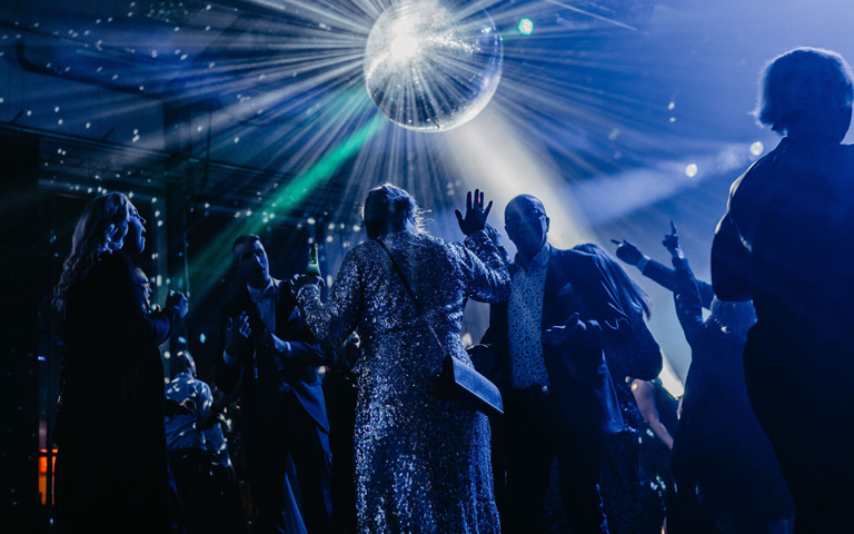 foretagsfest utvald - Vi hjälper företag och större grupper (minst 100 personer) att boka eventlokaler i Jönköping i samband med bokning av underhållning eller hyra av event-teknik . Nedan har vi samlat ett urval av dessa eventlokaler med kort beskrivning och bild. För mindre grupper har vi några ytterligare förslag på mindre eventlokaler – se längst ned på den här sidan!