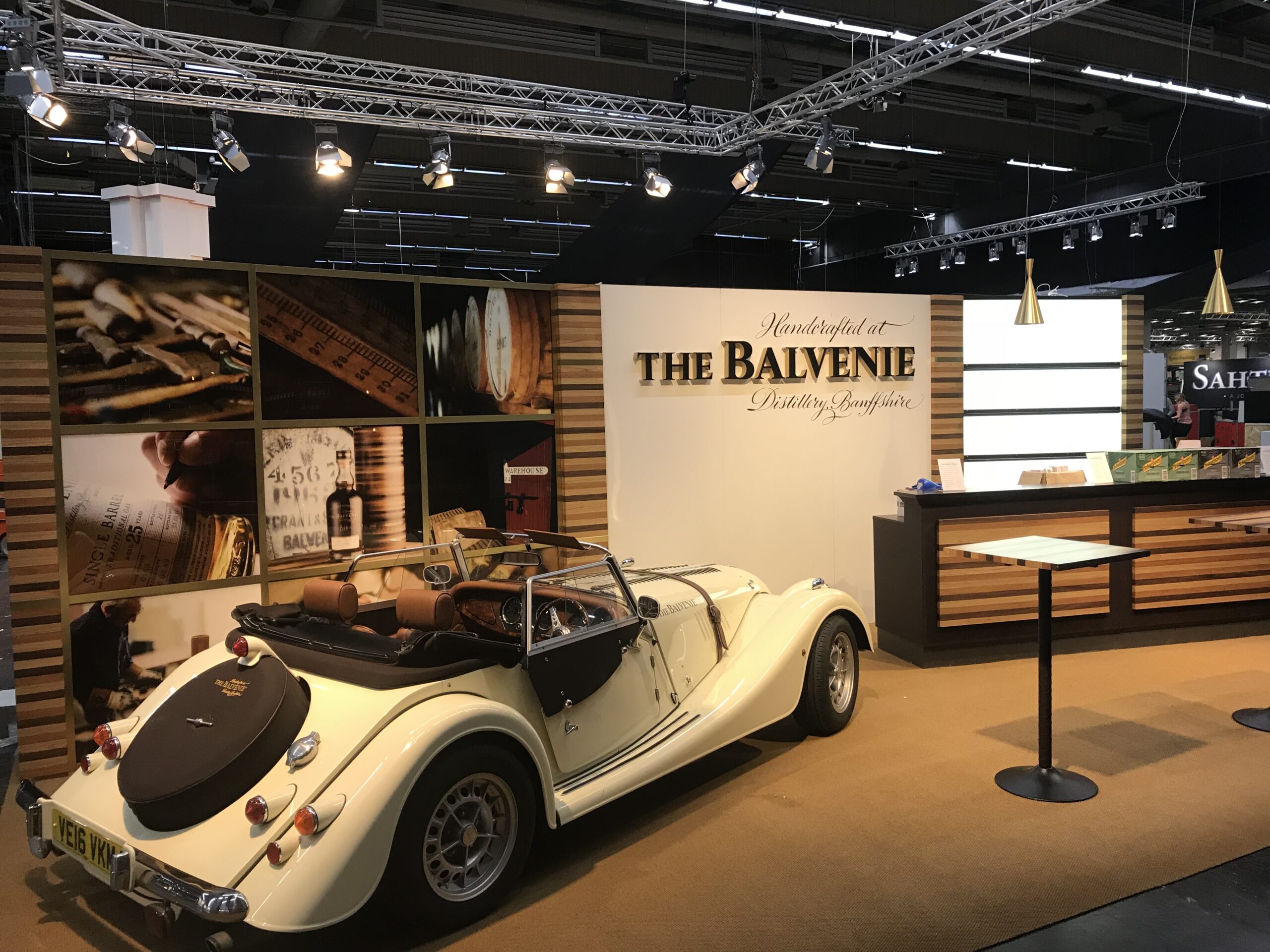 img monter 5ac690a4931de Thomas scaled - I vår hyrshop finns all typ av utrustning till din monter. Kontakta oss för att höra mer om hur vi kan hjälpa dig.