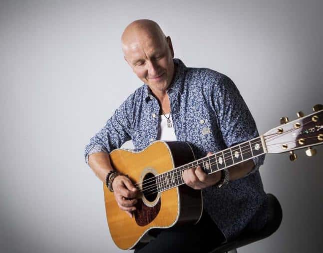 leo3 1 - Vi har band, shower och massor av annat som passar vid t.ex. fest, scen, konsert, event, festival, teater m.m. Vi har dessutom gjort grovjobbet åt dig och sållat fram det bästa ur gyttret som finns på nätet idag – så när du bokar genom oss har du garanterat bra, beprövad och prisvärd underhållning!