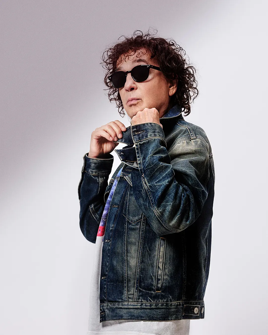 magnus uggla - Divas Production är underhållningsgruppen som skräddarsyr en helkväll för Dig och Dina medarbetare/vänner.&nbsp;Önskar du bred och proffsig middagsunderhållning för en blandad grupp människor så är detta gruppen for Dig.&nbsp;Här kan Du få allt från Sinatra till Abba och hårdrock serverat vid Ditt bord. Välj mellan deras två huvudkonstellationer Funky Divas eller Show People – eller låt dom skräddarsy en show som blir unik för Ditt event!Funky Divas består i utgångsläget av tre tjejer, men de bygger på gruppen eller plockar bort ett antal artister beroende på vad Du önskar och efterfrågar.&nbsp;Har Ni en konferens kan det väl vara skönt att ”väcka upp” kollegorna mitt under en föreläsning med en eller flera tjejer som kommer in och river av en låt eller två. Eller vill Ni kanske ha en soft mingelkväll så tar Diva Production med sig sin eminente cocktailpianist.&nbsp;Önskar&nbsp;Ni&nbsp;mera tempo så föreslår vi&nbsp;en schlagerkväll, eller riktig rock’n roll, där tempot drivs upp&nbsp;rejält.&nbsp;Kom med Era önskemål, så uppfyller Funky Divas Production det mesta så gott det går.