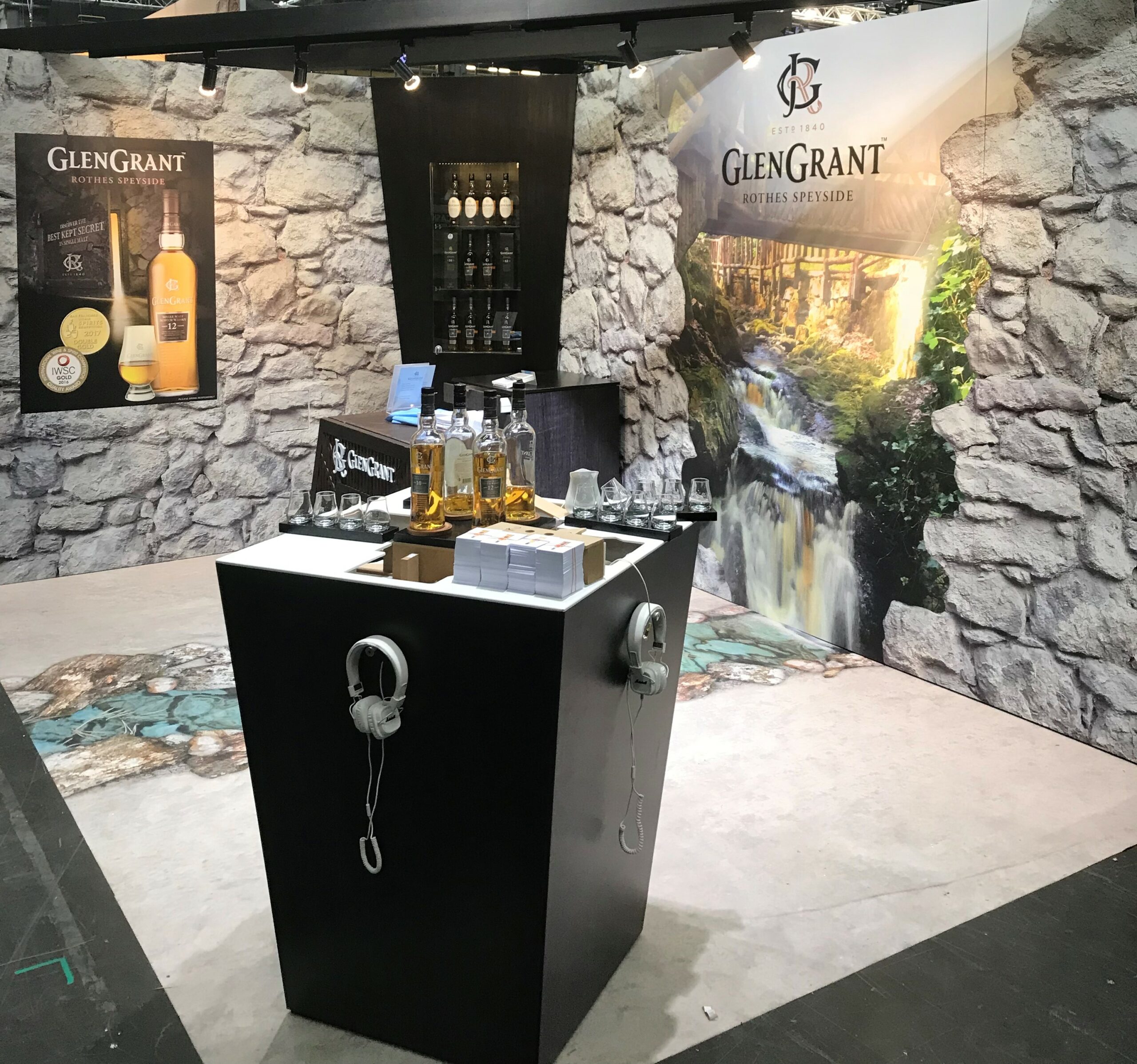 massdisk scaled - I vår hyrshop finns all typ av utrustning till din monter. Kontakta oss för att höra mer om hur vi kan hjälpa dig.