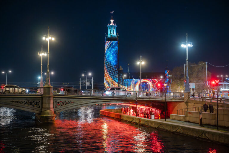 nobellight ljusinstallation - Vi tar gärna ansvar för helhetslösningar och våra dedikerade projektledare kan hålla i allt från bokningar, tillstånd och logistik till körschema, personal och konstnärlig utformning. Det går också bra att anlita oss för utvalda delar. Här nedan finns exempel på event där vi varit anlitade med helt eller delat ansvar.