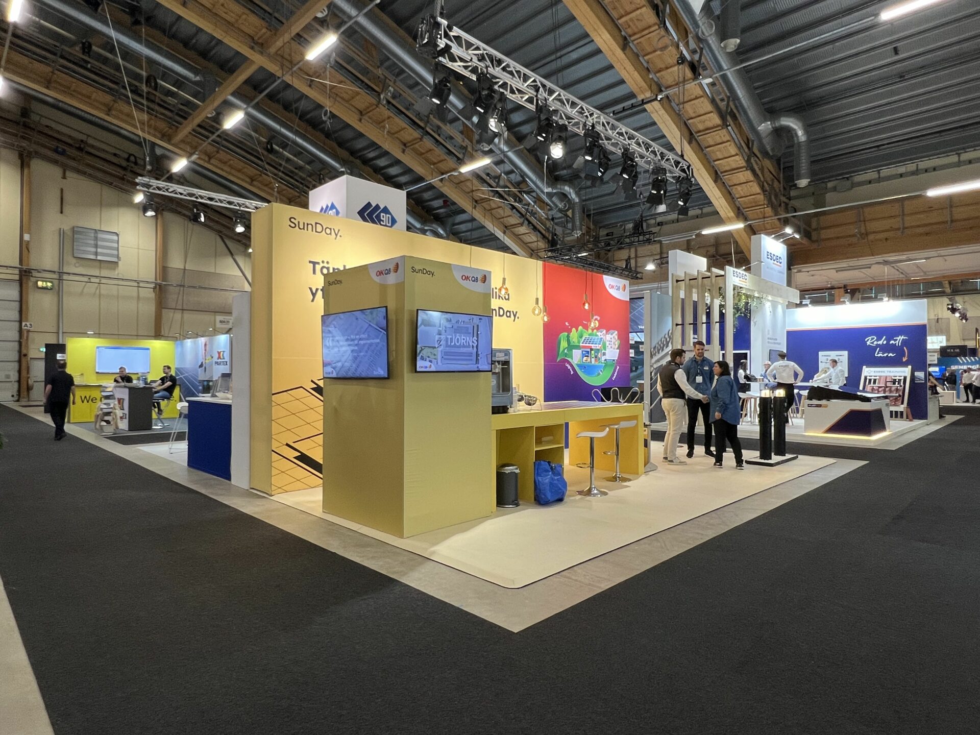 Premiär för Elmia Solar - Den tekniska utvecklingen inom solenergi och grön teknik har tagit stora steg den senaste tiden och Eventkraft fick nyligen förmånen att hjälpa flera utställare med monterteknik på mässan Elmia Solar. elmia solar