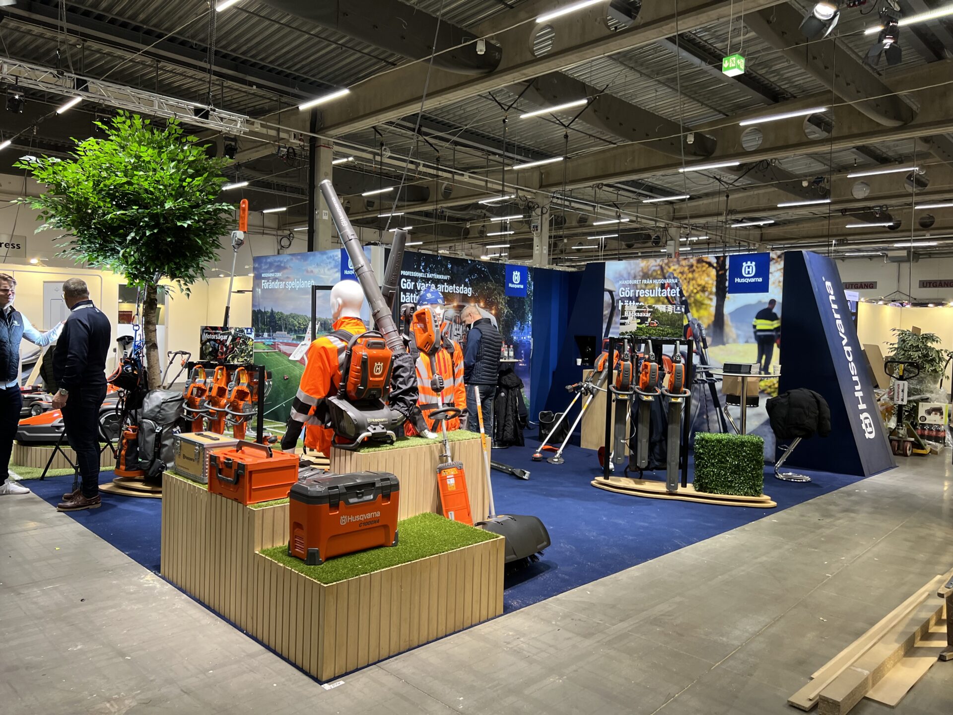 tradgard husqvarna 2 - I vår hyrshop finns all typ av utrustning till din monter. Kontakta oss för att höra mer om hur vi kan hjälpa dig.